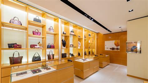 outlet louis vuitton em roma|louis vuitton store roma italy.